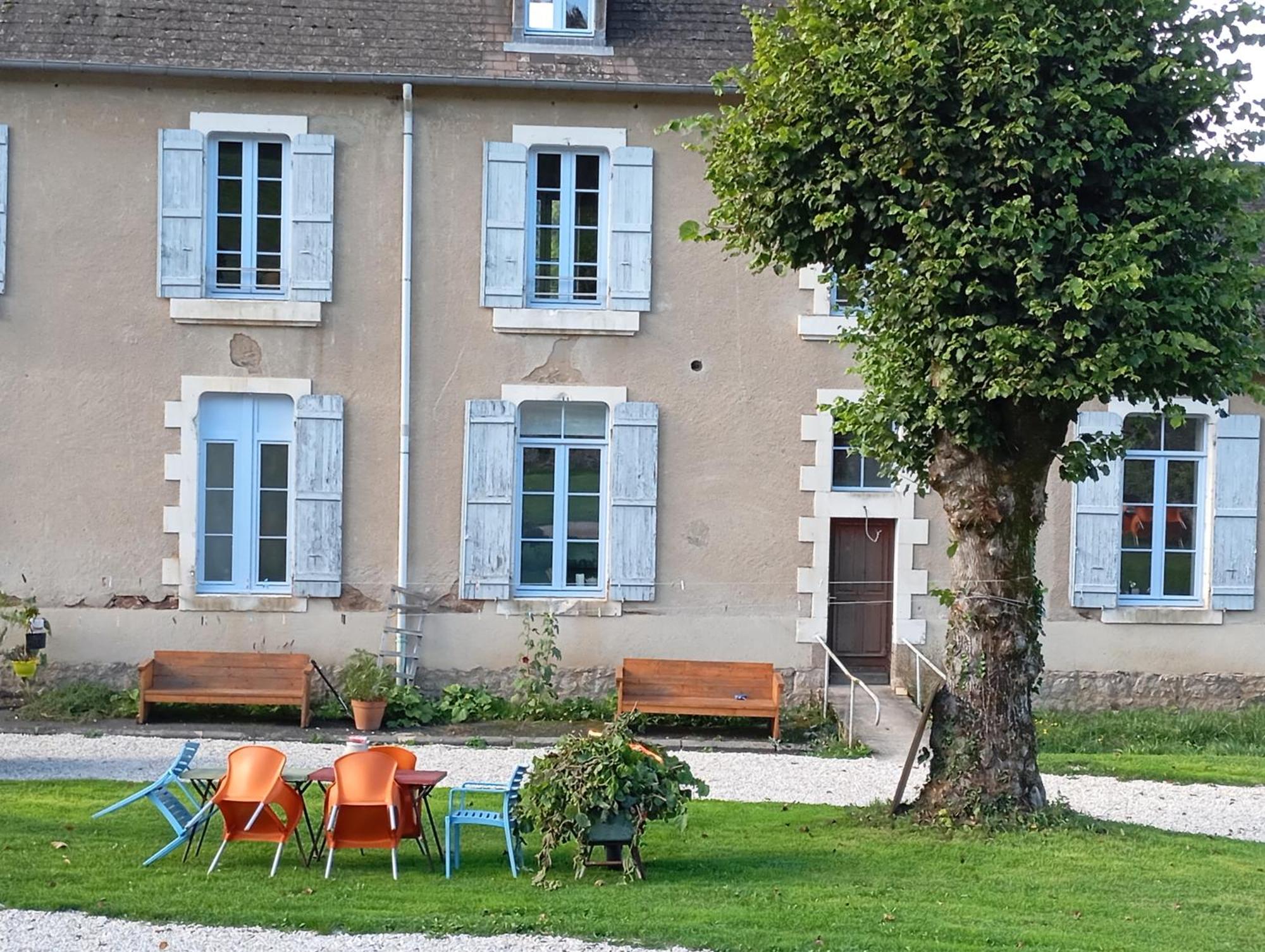 L' Ancienne Ecole Du Morvan Larochemillay Eksteriør billede