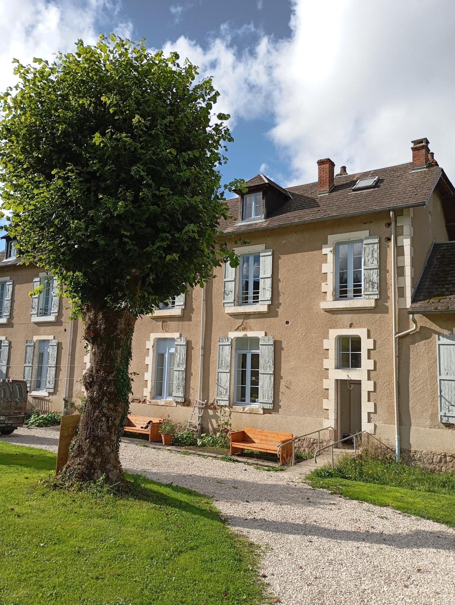 L' Ancienne Ecole Du Morvan Larochemillay Eksteriør billede